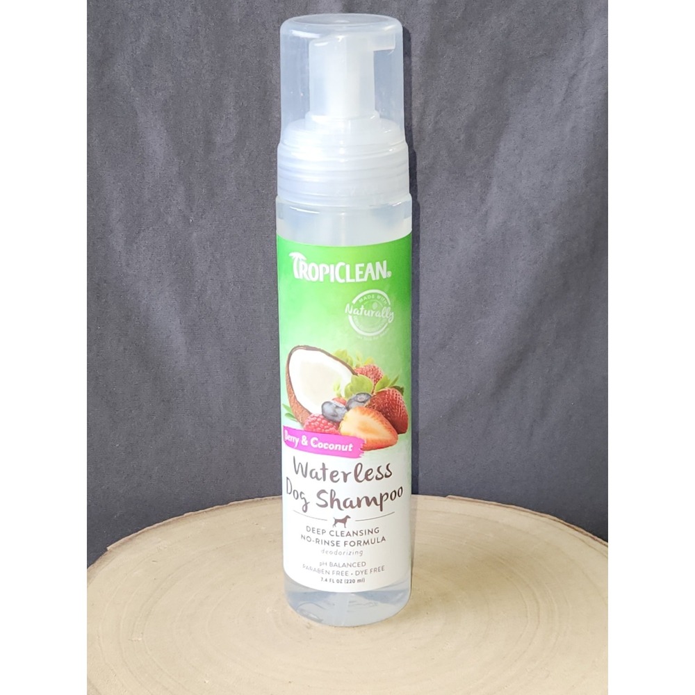 TropiClean Waterless Dog Shampoo Deep Cleaning Berry Coconut 7.4 oz/220ml~NEW